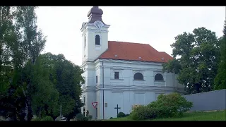 Jan Zeman hraje na varhany v Bohdalicích