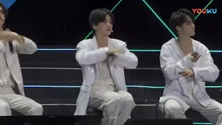 【Justin黄明昊】[乐华七子NEXT Fan Meeting] 180908 《心溢》手指舞 Heart Full Of You finger tutting focus