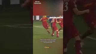 Ketika Totti kesal terhadap Balotelli karena disebut kakek-kakek