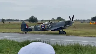 Gurgling Supermarine Spitfire & P51 Mustang in the air