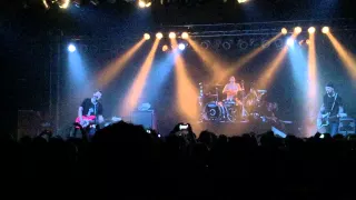 blink-182 with Matt Skiba - "Violence" Live at Soma San Diego 3/20/15 (Crowd Chants "Skiba!")