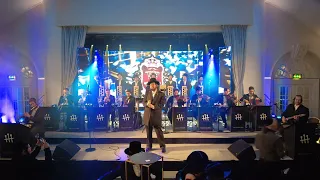 Hershy Weinberger preforming Lernin by Yaakov Shweky LIVE - with the Menagen Choir