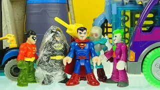 BATMAN SUPERMAN & ROBIN vs JOKER & FREEZE imaginext superhero toys