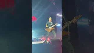James Hetfield being funny with security 😆 puppets intro Werchter 2022 #jameshetfield #metallica