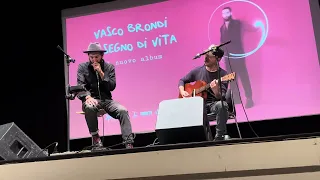 Le ragazze stanno bene - Vasco Brondi @ Sala Estense di Ferrara - 21 Marzo 2024 #instore