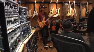 Metallica - Kirk Hammet Using 3 Wah Pedals