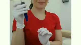 Разведение препарата Скульптра перед процедурой полимолочного биолифтинга