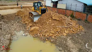 Perfect New Active Power Dozer Machines Expert Working Clearing Water Mud For Making Foundation​