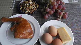 Праздничный салат Тиффани. Салат с виноградом , грецкими орехами и копченой курицей.