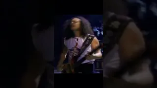 Metallica plays Michael Jackson's "Beat it" and James moonwalks😅😎🤘 #metallica #fyp #shorts #viral