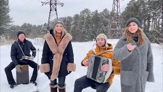 ♫ ♫ БОЖЕ КАК ПОЮТ И ТАНЦУТ ЭТИ ДЕВЧОНКИ! Аж волосы дыбом. . . ( ПОЦЕЛУЙ МЕНЯ УДАЧА ! ! ! )