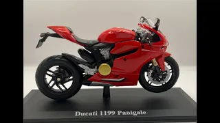 Ducati 1199 Panigale in red, 1:12 scale diecast motorbike model from Maisto, MAI32704