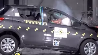 2012 Toyota Yaris CRASH TEST