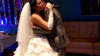 Невеста посвящает песню своему папе