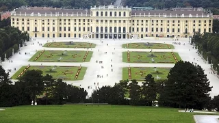 Top 10 Largest Palaces in the World