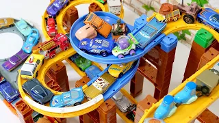 Disney Pixar Cars tomica toys☆ カゴいっぱいのカーズのミニカーをトミカシステムの坂を使って走らせます♪