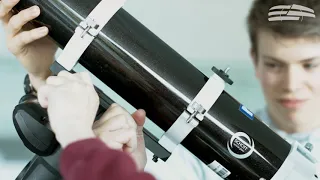 Wie man Teleskop mit parallaktischer Montierung aufbaut