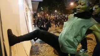 Протестующие опять громили центр Рио-де-Жанейро (новости)