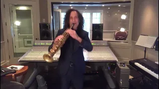 Kenny G playing a Christmas Melody