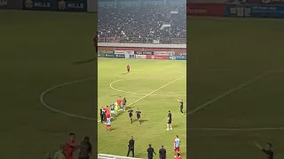 Sleman Fans masuk lapangan setelah laga PSS vs PERSIJA. 4 Agustus 2023