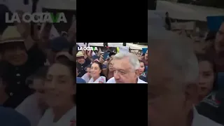 ENTRE APLAUSOS y ABRAZOS de SEGUIDORES ARRANCA AMLO la MARCHA del PUEBLO