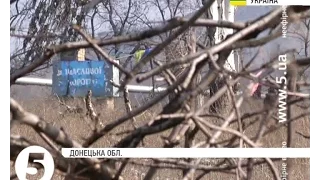 Захисники Мар'їнки встановили український прапор перед носом бойовиків