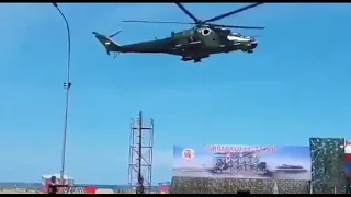 «летающий танк» Ми-35 снес трибуны на параде