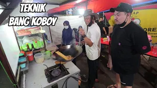 KOBOY SATU INI JUALAN NASI GORENG!!