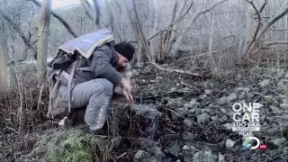 Les Stroud making fun of Bear Grylls