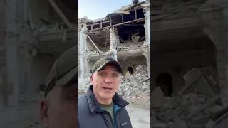 Олександр Сєнкевич показав наслідки обстрілу будівлі першої української гімназії — 1 листопада