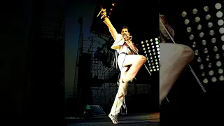 Queen - We Are The Champions (Live in Milton Keynes 1982) UPGRADE