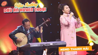 NSND Thanh Hải bất ngờ trình diễn kèn lá cùng NSND Bạch Tuyết tại Dấu Ấn Huyền Thoại