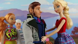 Anna & Elsa Kiss Hans & Want To Marry Hans with Jack Frost & Rapunzel. DisneyToysFan