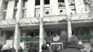 Євромайдан. Будинок профспілок ще горить