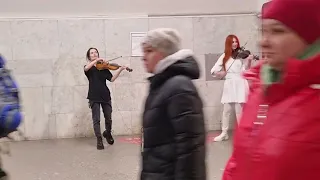 Ну ТАКАЯ музыка в метро!