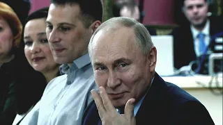 Путин и балалайки для библиотек