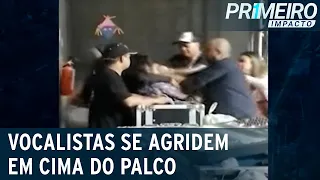 Vocalistas de banda de forró se estapeiam no palco | Primeiro Impacto (2/08/22)