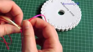 Tutorial como hacer una pulsera con kumihimo redondo dos colores.