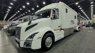 2022 VOLVO VNL WITH ARI BIG BUNK SLEEPER @ MID AMERICA TRUCK SHOW