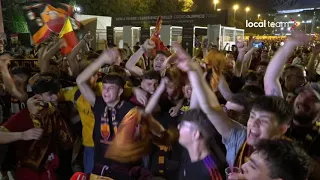 Roma, esplode la festa fuori dall'Olimpico per la vittoria giallorossa in Conference League