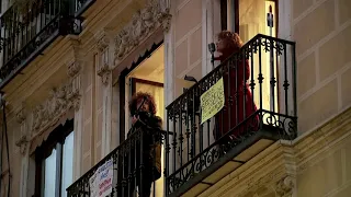 Spanish singer livens up coronavirus lockdown with a balcony concert
