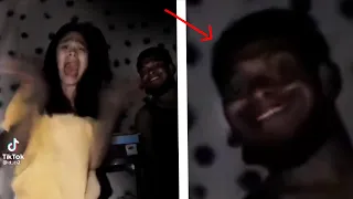 Di niya alam may katabi siya habang nagti-Tiktok ... (FAIL)