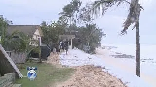 Big surf threatens North Shore homes