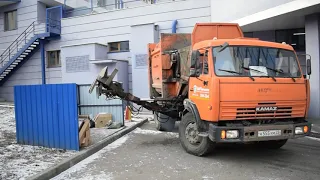 Мусоровоз МКМ-44108 (МК-4454-04) на шасси КамАЗ-43255-A3 (Н 555 УМ 22). / KAMAZ garbage truck.