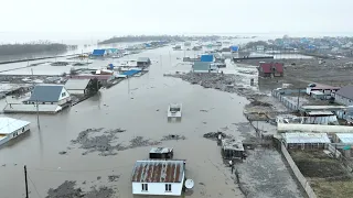 Гигантский объем воды идет на Ишим. Спасатели и волонтеры круглосуточно укрепляют дамбы