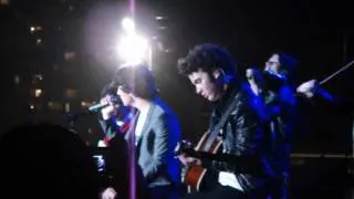 Jonas Brothers - I gotta find u / This is me (feat. Demi Lovato)