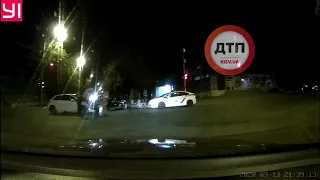 Дтп с пострадавшими в Киеве на Гарматной / Тихого: два авто в тотал.все живые