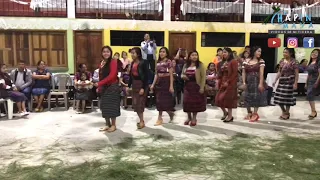 Mujeres de Santa Cruz Barillas bailando al compas de la marimba Primavera Tropical