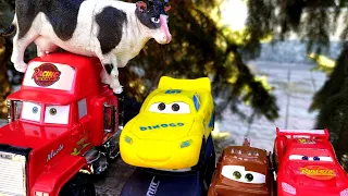 lightning McQueen,Truck MacLe, Francesco,they are together cows and toy cars#lightningmcqueentoys