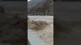 The desert in Oman is heavy rains #flood #floods #heavyrain #video #viral #viralvideo #viralshorts
